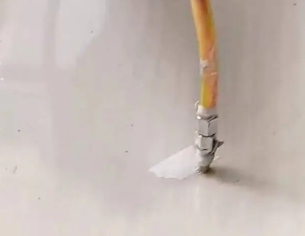 漠河瓷砖空鼓维修公司专业解答在瓷砖铺贴过程中，如果使用的砂料过粗（如全部使用了粗砂），可能会导致以下问题